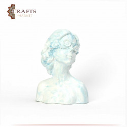 A model in the shape of a girl's head