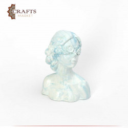 A model in the shape of a girl's head