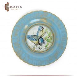 A serving plate with an image of two birds on a stump