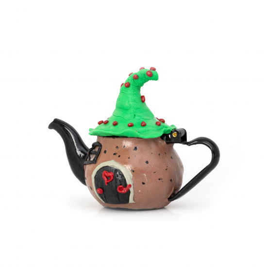 Green hat house teapot table decor Green hat house teapot table decor