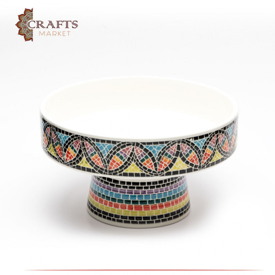 A serving dish with a white clay base - Medium