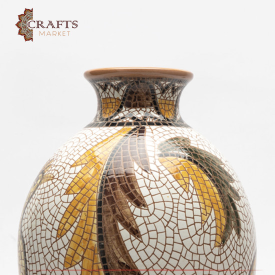 Avian-Drawn Clay Needle Vase Avian-Drawn Clay Needle Vase